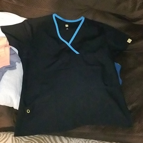 * 6 * Scrub Tops - Picture 4 of 4